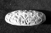 Enkelskalig spännbuckla av brons. Västmanland, Romfartuna sn, Gesala 3:4, RAÄ 38.