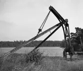 Manuell lyftkran (1889) vid utloppet mot Bottensjön. Med kranen lastades gods, råvaror och material både på oh av båtar för sjöfrakt.