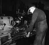 Arbete i verkstaden på Forsviks bruk.