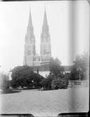 Uppsala domkyrka och Gustavianum från Universitetstrappan