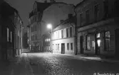 Nattbelysning på Kyrkogårdsgatan söderut, 1955