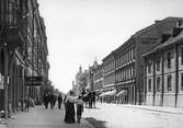 Folkliv på Drottninggatan söderut, 1900-1905