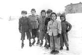 Skridskoåkande barn vid Alnängarna, 1950