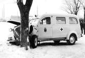 Ambulans i närkontakt med träd, Örebro län, januari 1951