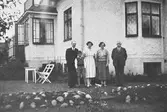 Gruppbild vid villa i Rynninge, 1934