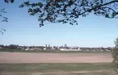 Utsikt mot staden över Gustavsviksfältet, maj 1990