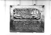 Minnesplaketten som sattes upp på Gustaf Daléns födelsehem 1950.