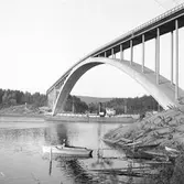 Fartyget Signe vid Sandöbron
