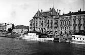 Kv Skeppsbron med gamla Stadshotellet i bakgrunden, ca 1930.