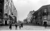 Nybrogatan mot sydost, före 1908.