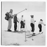 Friluftsliv, skidåkning, fjällen. Fem skidåkare vid Helagsfjället, Jämtland. 