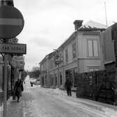 Trädgårdsgatan från torget mot sjöbefälsskolan