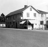 1945 tillkom kiosk i tillbyggnad. 1964 - 1968 Värdshuset Veteranen.