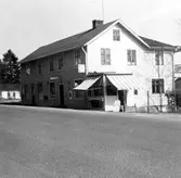 1945 tillkom kiosk i tillbyggnad. 1964 - 1968 Värdshuset Veteranen.