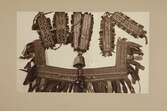 Utställda samiska föremål. Textil och tennarbete. L.A. 717