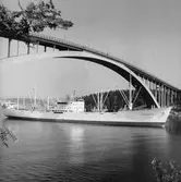 Fartyget Trolleholm vid Sandöbron
