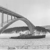 Fartyget Oden vid Sandöbron
