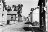 Smedsgatan sedd från Strandgatan. Till höger ses stadsbudskontoret.