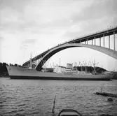 Fartyget Cumulus vid Sandöbron
