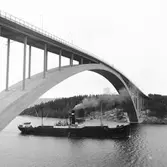 Fartyget Iris vid Sandöbron
