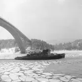 Fartyget Thule vid Sandöbron

