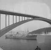 Fartyget Othem vid Sandöbron

