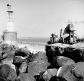 Rivning av hamnpiren i Träslövsläge.