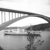 Fartyget Topdalsfjord vid Sandöbron
