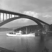 Fartyget Carlsholm vid Sandöbron

