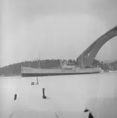 Fartyget Borgholm vid Sandöbron

