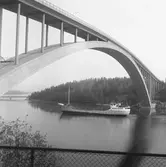 Fartyget Eros vid Sandöbron

