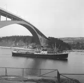 Fartyget Monodora vid Sandöbron

