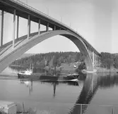 Fartyget Perikles vid Sandöbron

