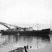 Fartyget Titania vid Sandöbron


