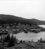 Bönhamn. Före detta säsongsfiskeläge som under århundranden spelat stor roll för Nordingrås näringsliv med bofast befolkning sedan 1700 talet. Stora sjöbodar och båthus kring hamnen och ovanför liggande bostadshus. Kapell från 1600 talet.