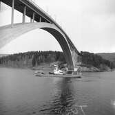 Fartyget Tule vid Sandöbron

