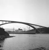 Fartyget Mattawunga vid Sandöbron
