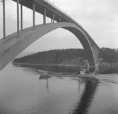 Fartyget Oste vid Sandöbron

