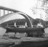 Fartyget Skagern vid Sandöbron

