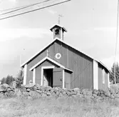 Barsvikens fiskekapell. Timrat och panelklätt, rödmålat. Rektangulär byggnad. Enkel inredning med blåmålade bänkar, altaruppsats och predikstol. Vapenhuset har tillkommit senare. Exteriör och interiör upprustning 1926.