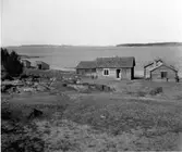 Nätra. Fjärrfiskeläge anlagt av Gävlefiskare med kapell och välbevarad äldre bebyggelse genom att platsen aldrig haft bofast befolkning. Bebyggelse  från 1700 talet med tiotal kokhus och tillhörande sjöbodar. Kapell från 1867. Byggnadernas exteriör är bevarad i ursprungligt omålat skick.