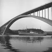 Fartyget Sonja vid Sandöbron
