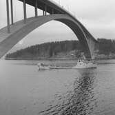 Fartyget Frans Van Seumeren vid Sandöbron

