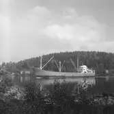 Fartyget Britt på Älven