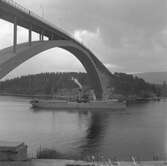 Fartyget Lungö vid Sandöbron

