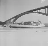 Fartyget Rhea vid Sandöbron

