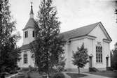 Björna kyrka, före restaureringen 1952. Byggd av trä efter ritning av arkitekt Fredrik W Scholander. Torn i väster. Nygotisk stil. 1890-talet läktare i väster. Bänkinredning från sekelskiftet. Fördjupat korparti.