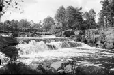 Vattenfallet Flammafallet i Krokån, norr om Knäred. Vattnet forsar över fyra 