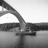 Fartyget Leif Staerke vid Sandöbron