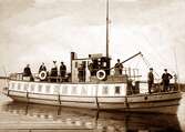 Passagerarbåten S/S Vega vid Åsby brygga, 1910-talet